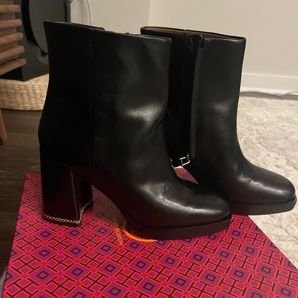 Tory Burch Ruby 90MM Boots Black size 8